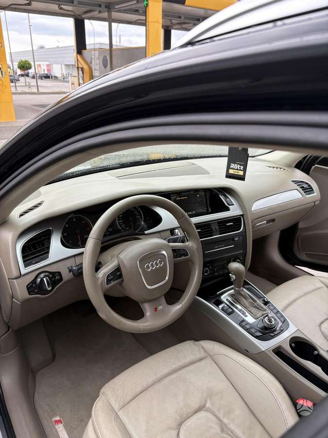 Audi A4 2009 — photo 11