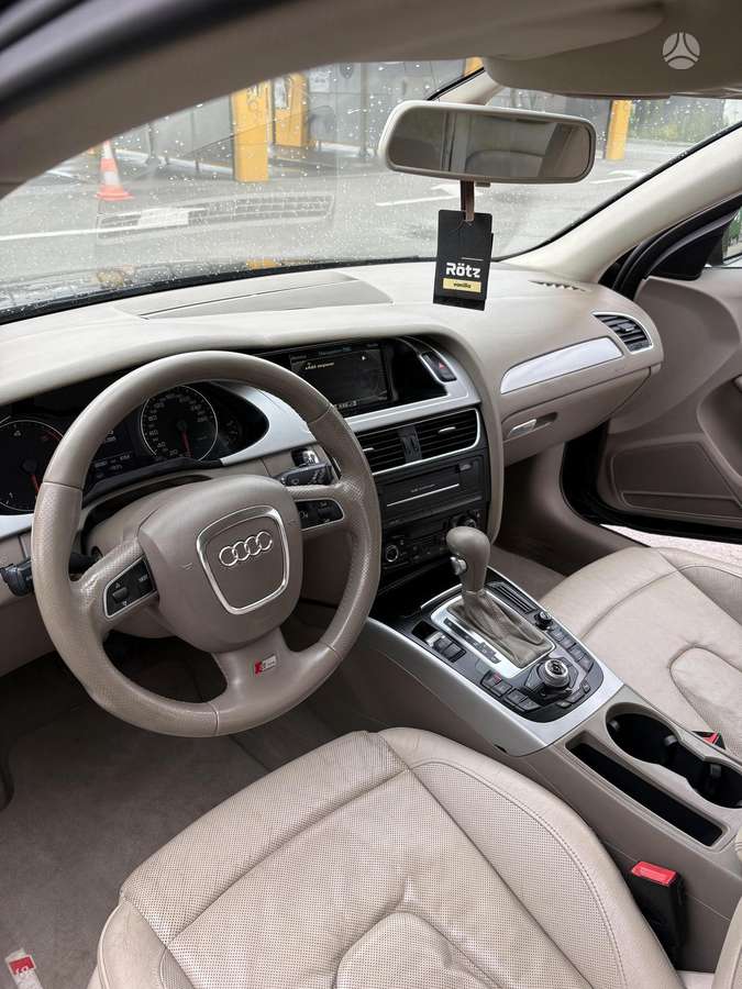 Audi A4 2009 — photo 12