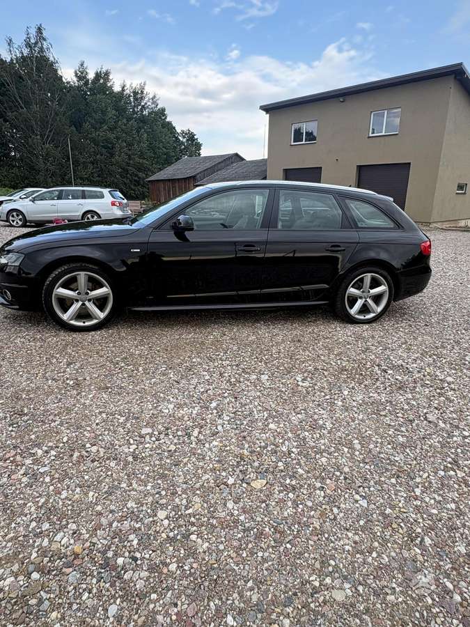 Audi A4 2009 — rear view