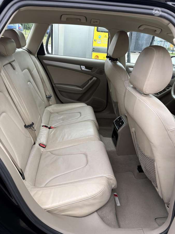 Audi A4 2009 — photo 8