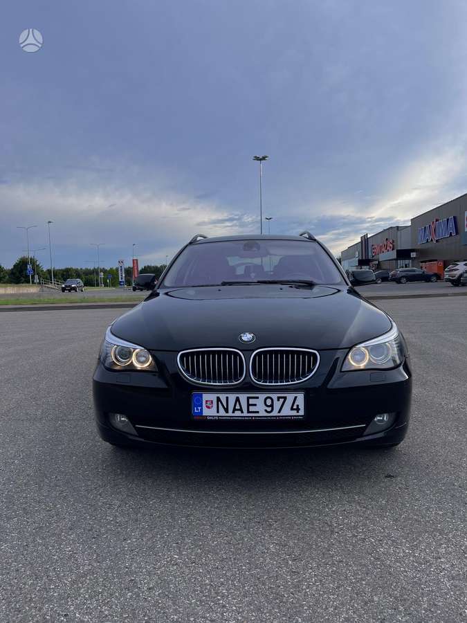 BMW 530 2007 — rear view