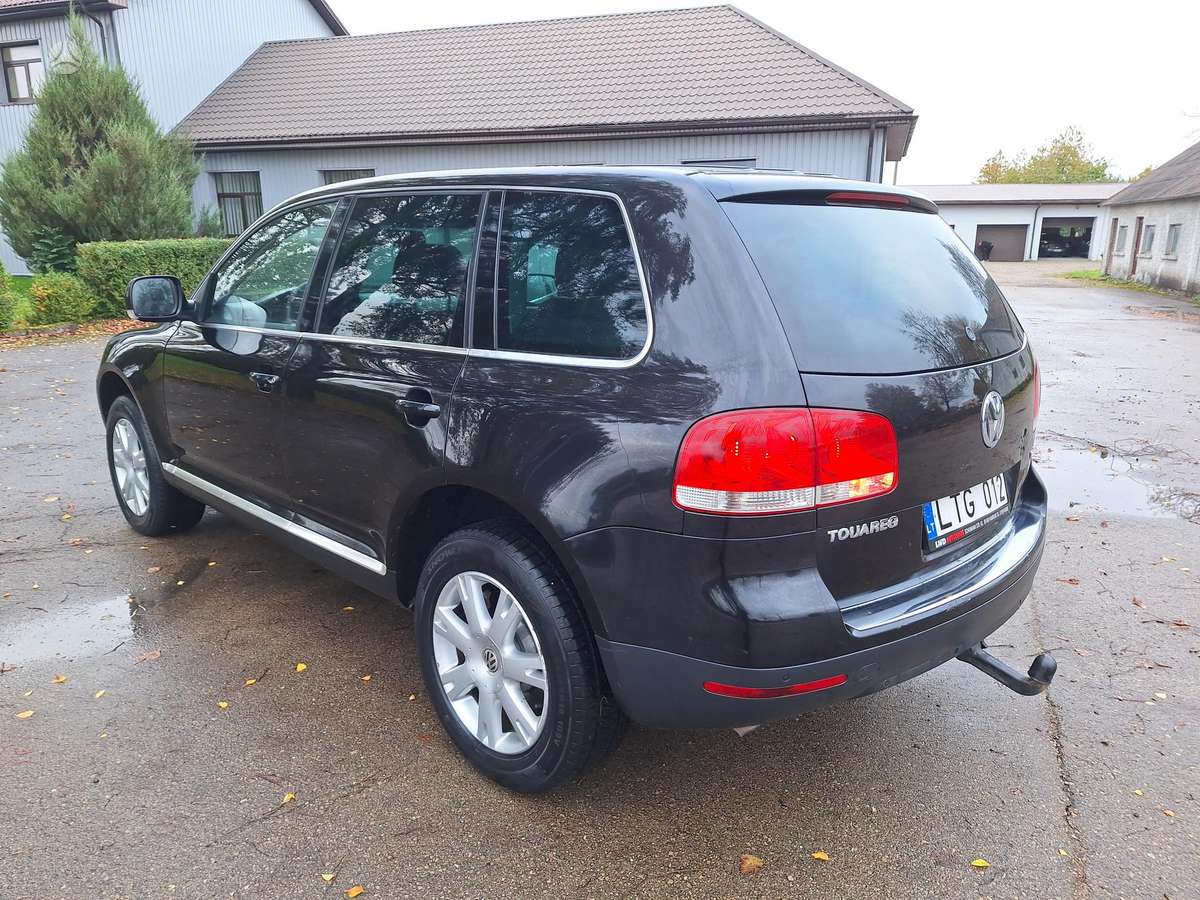 Volkswagen Touareg 2006 — вигляд ззаду