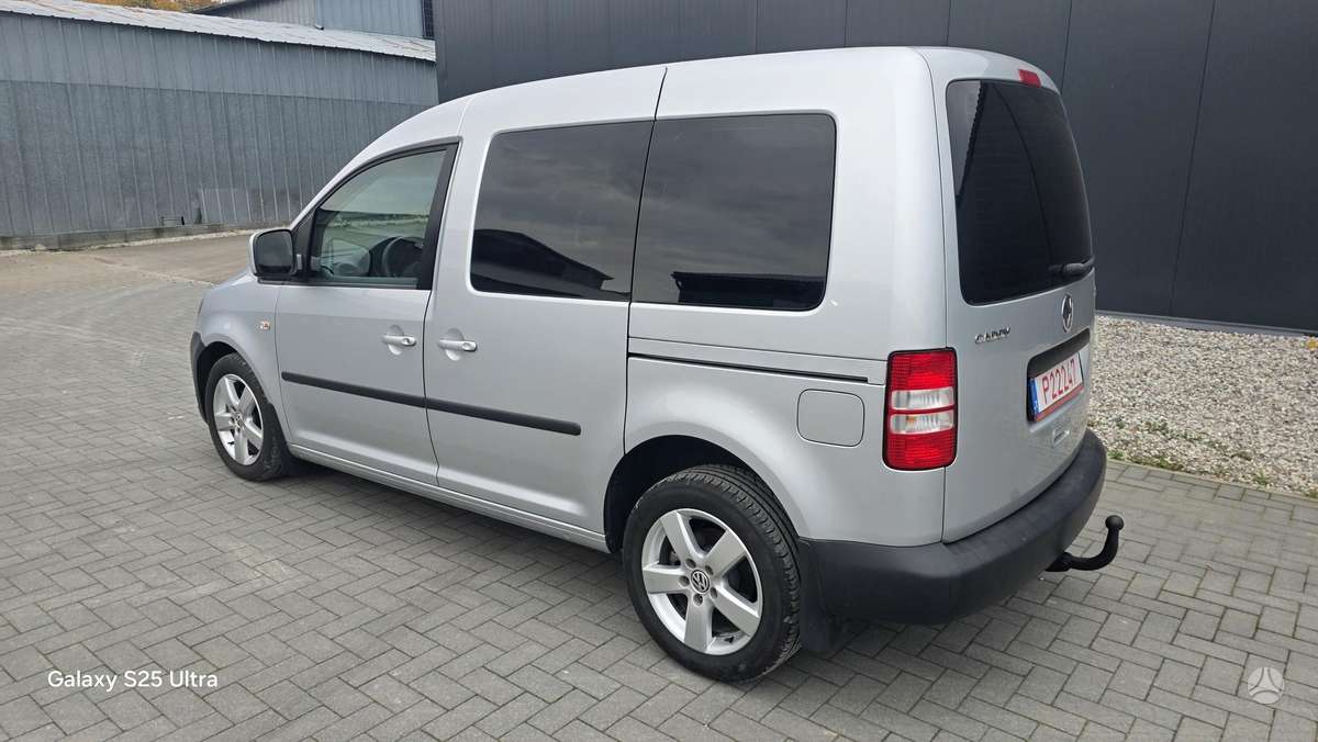 Volkswagen Caddy 2011 — rear view
