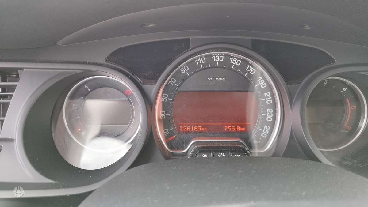 Citroen C5 2011 — photo 8