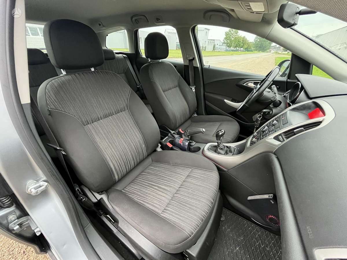 Opel Astra 2013 — photo 10