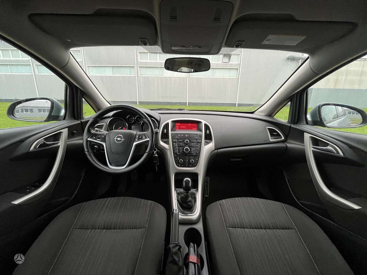 Opel Astra 2013 — photo 12