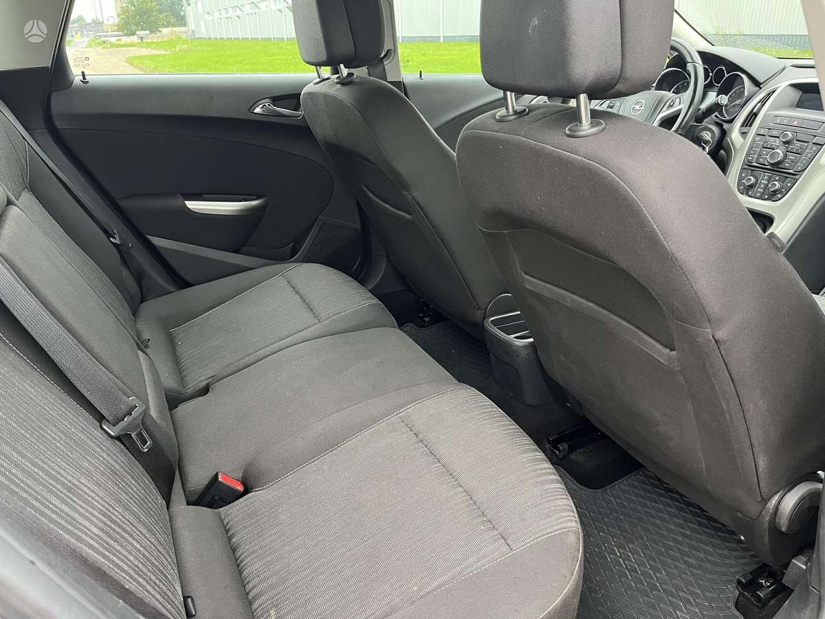 Opel Astra 2013 — photo 14