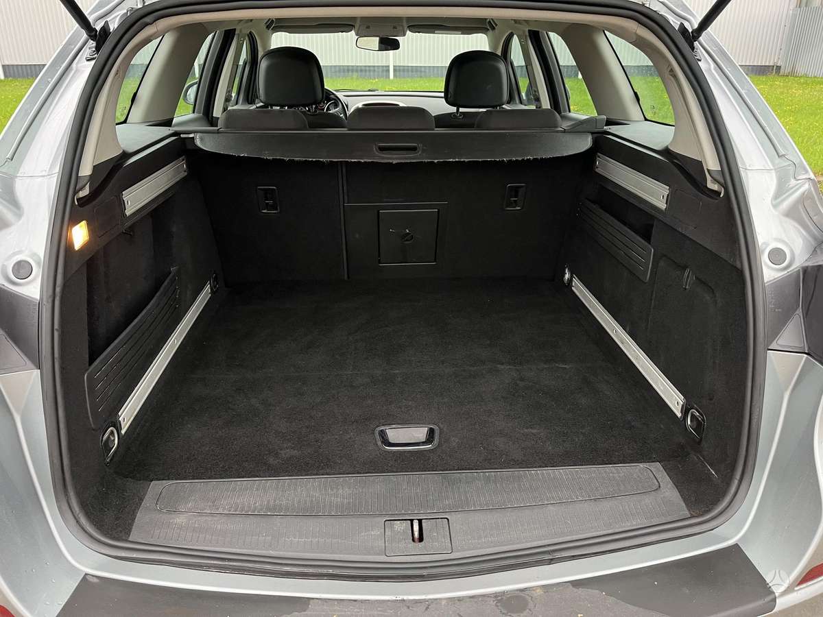 Opel Astra 2013 — photo 15