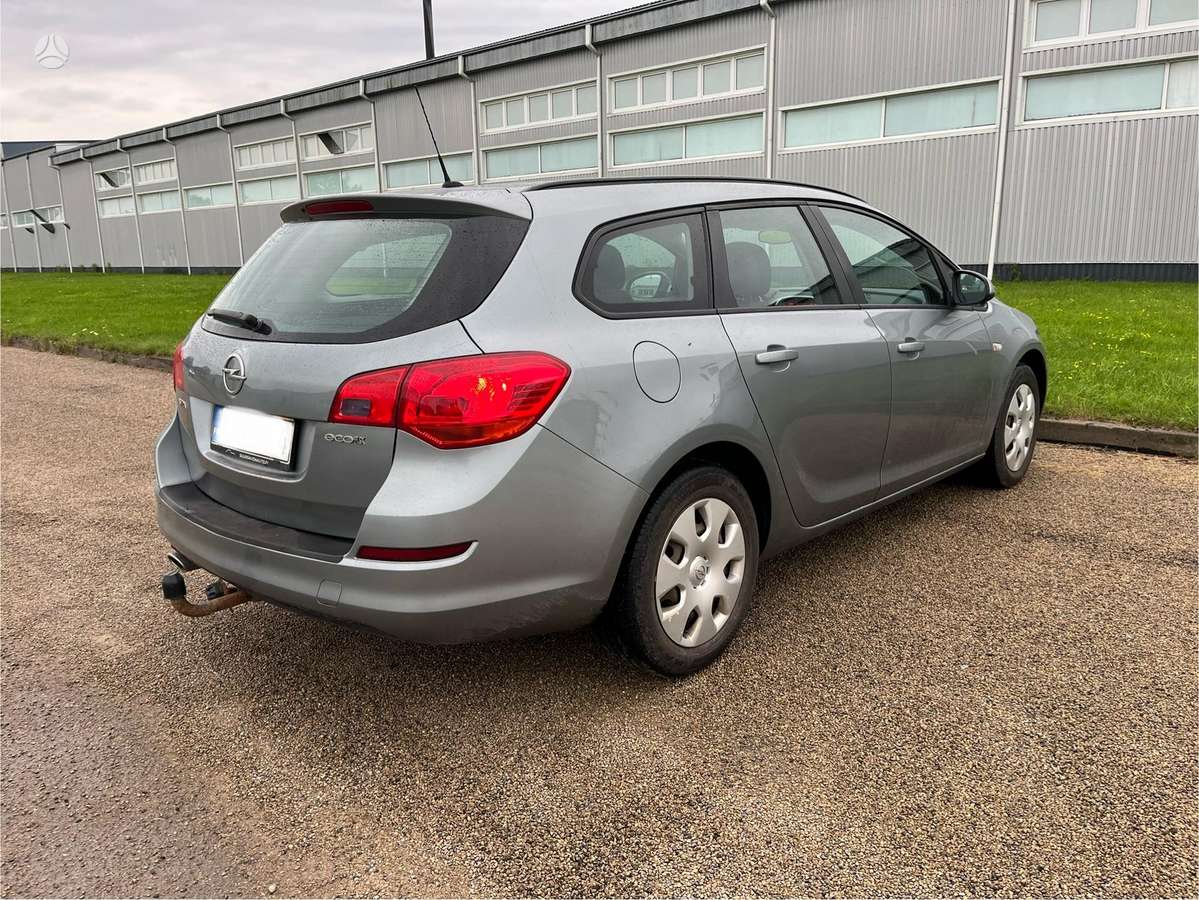 Opel Astra 2013 — engine 1398 cm³, 140 HP (103kW)