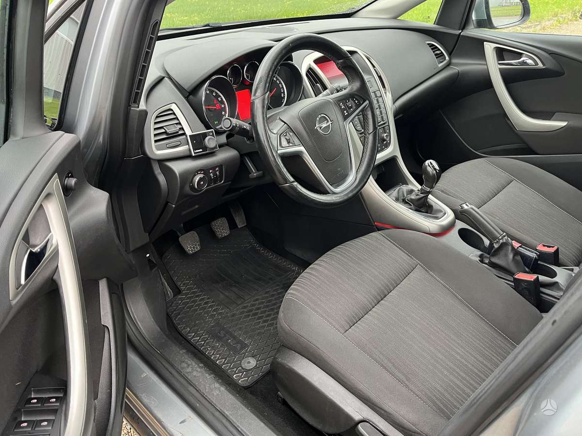 Opel Astra 2013 — photo 7