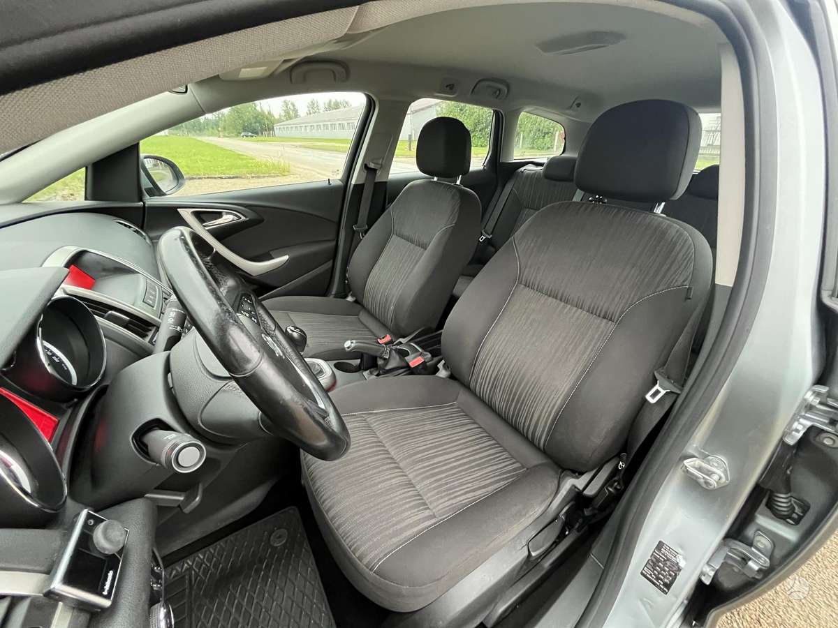 Opel Astra 2013 — photo 8