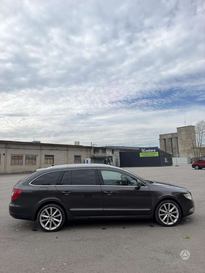 Skoda Superb 2011 — photo 5