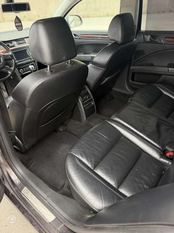Skoda Superb 2011 — photo 8