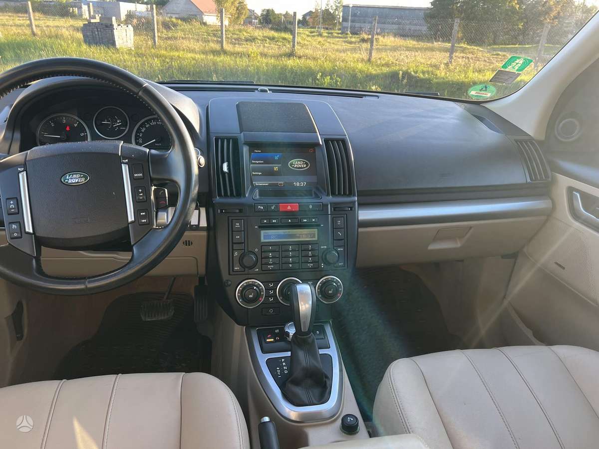 Land Rover 2011 — photo 10