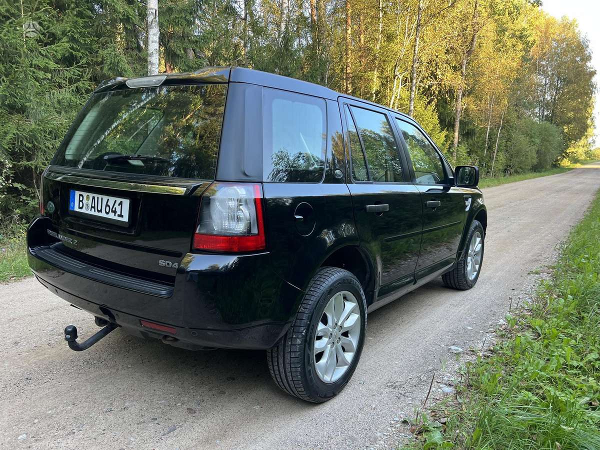 Land Rover 2011 — rear view