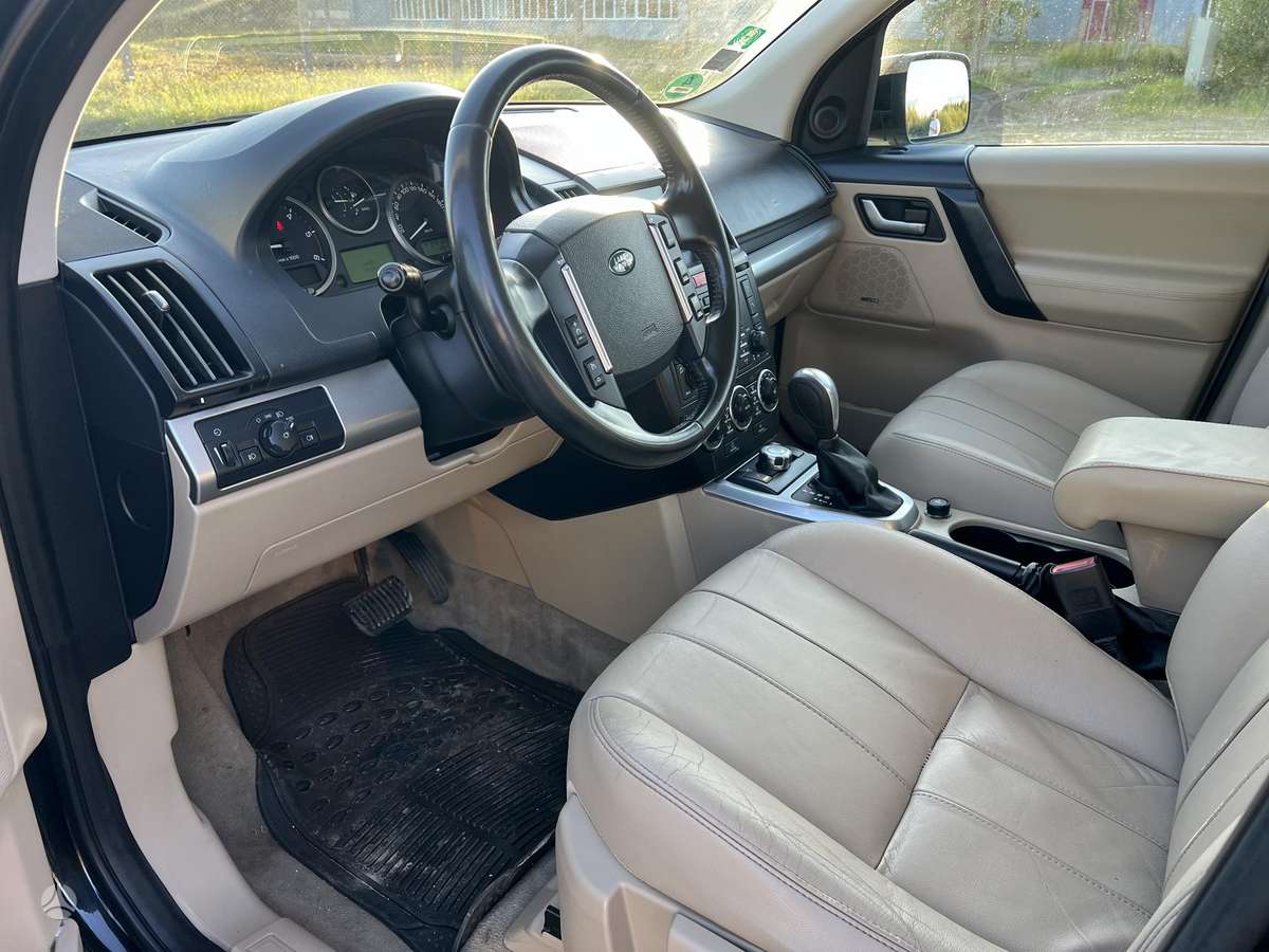 Land Rover 2011 — photo 7