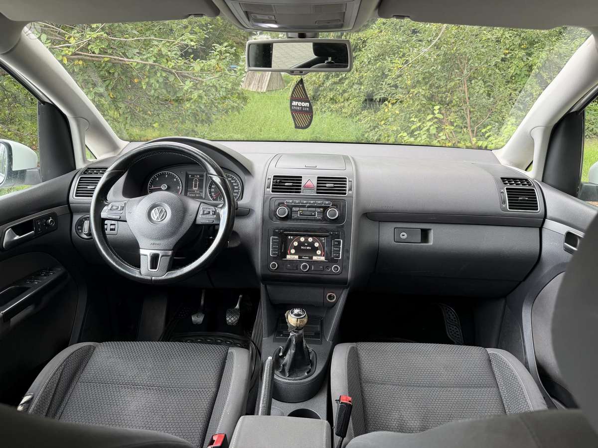 Volkswagen Touran 2011 — photo 10
