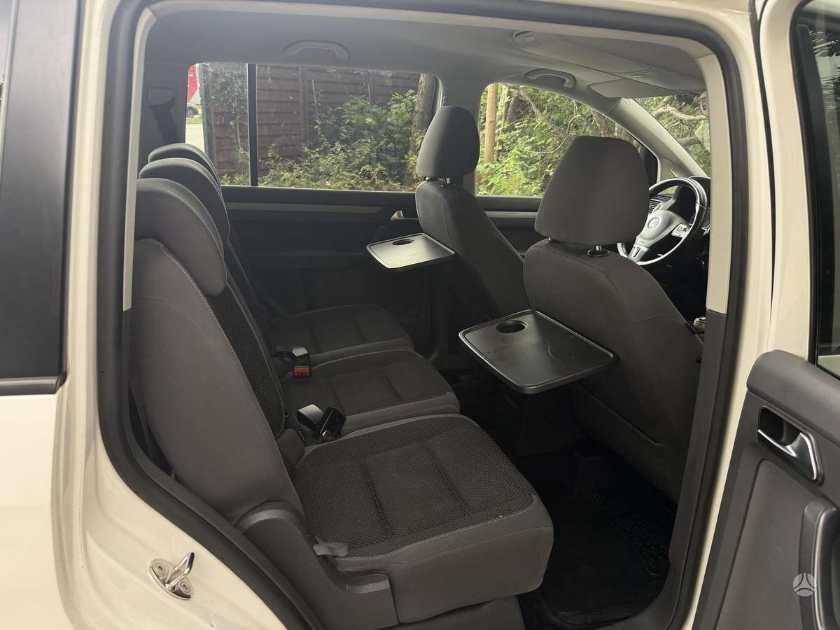 Volkswagen Touran 2011 — photo 12
