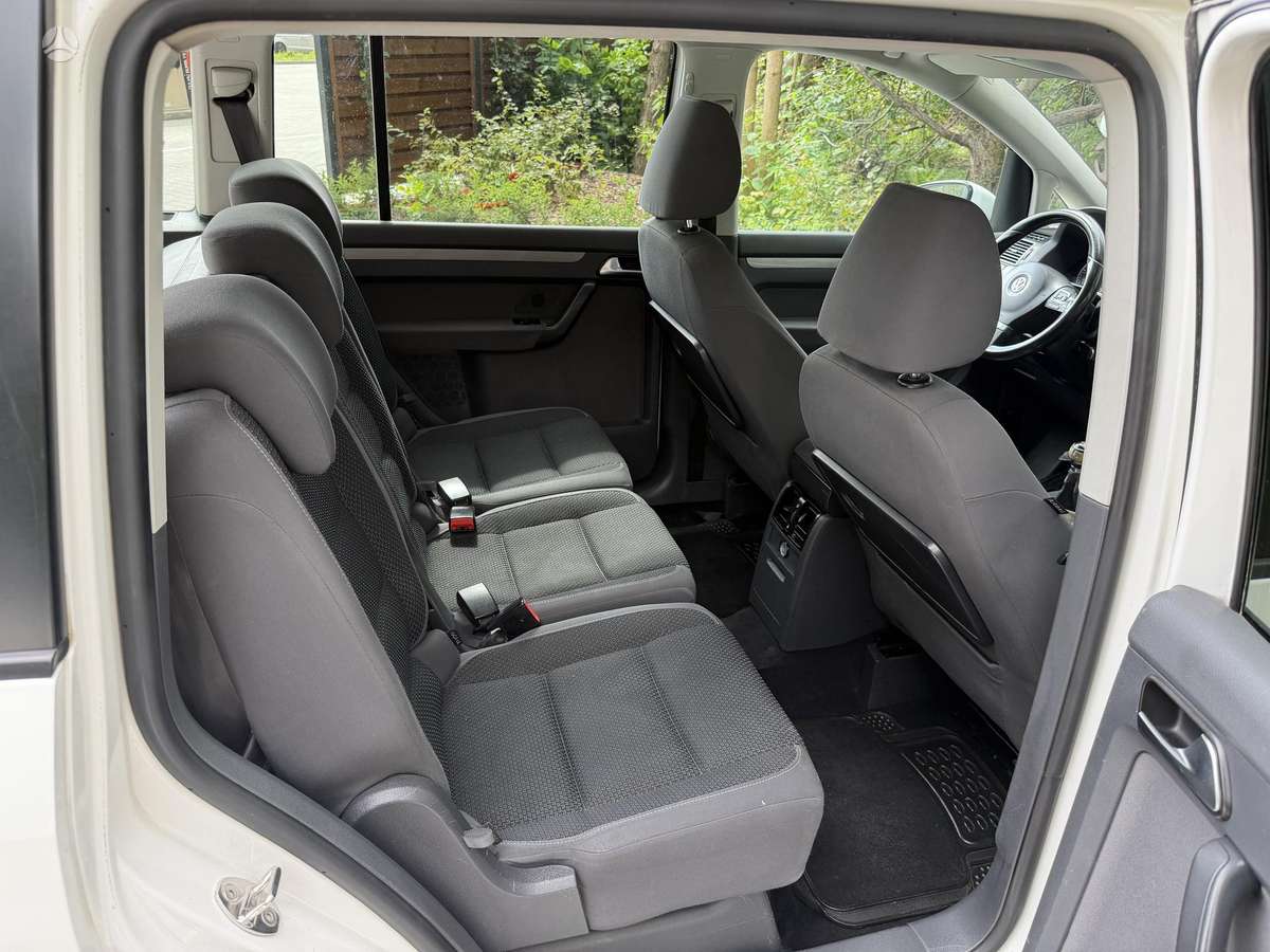 Volkswagen Touran 2011 — photo 13