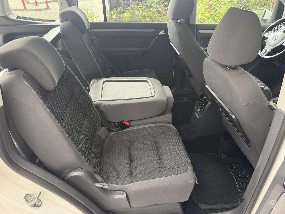 Volkswagen Touran 2011 — photo 15