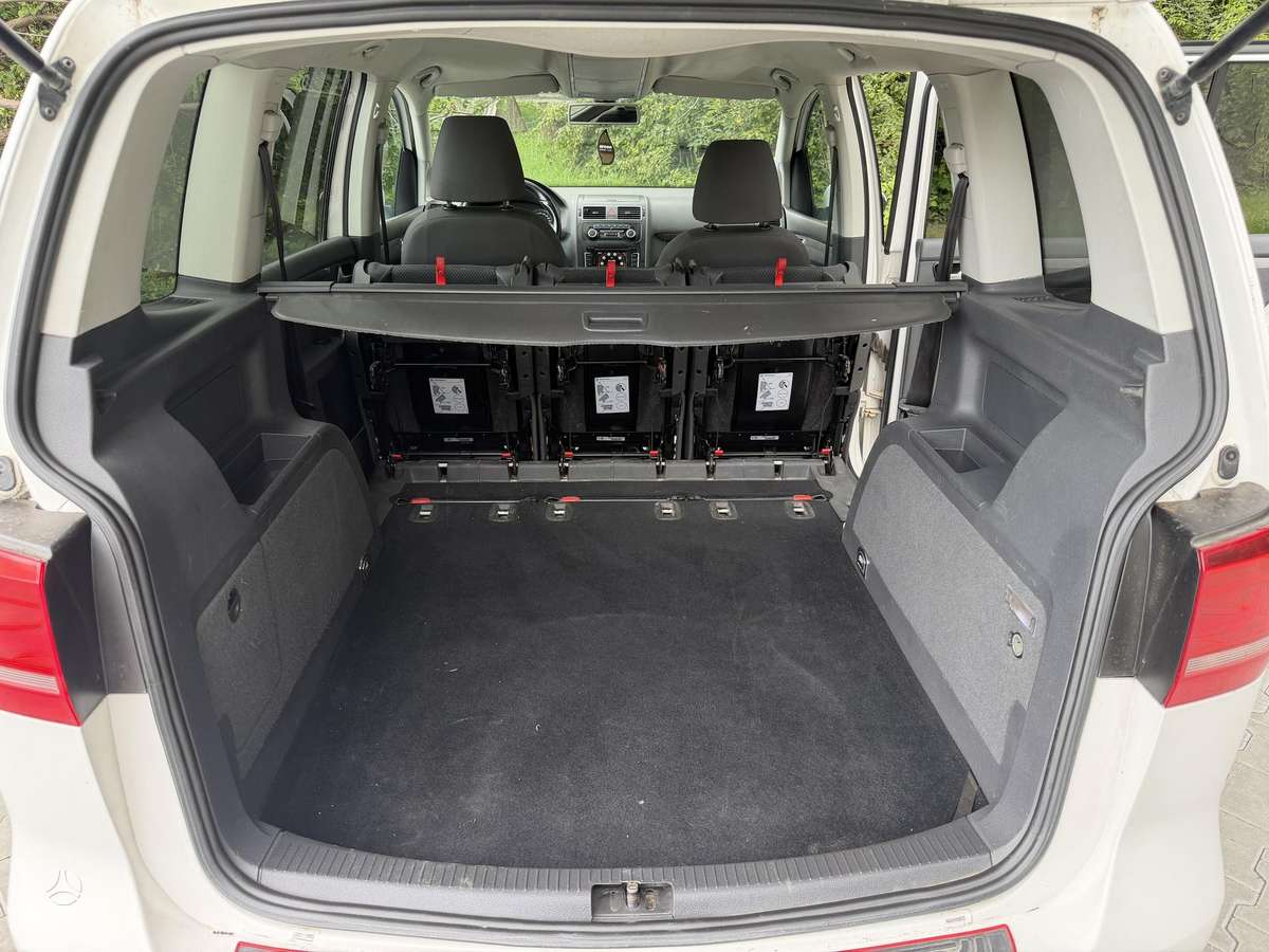 Volkswagen Touran 2011 — photo 19