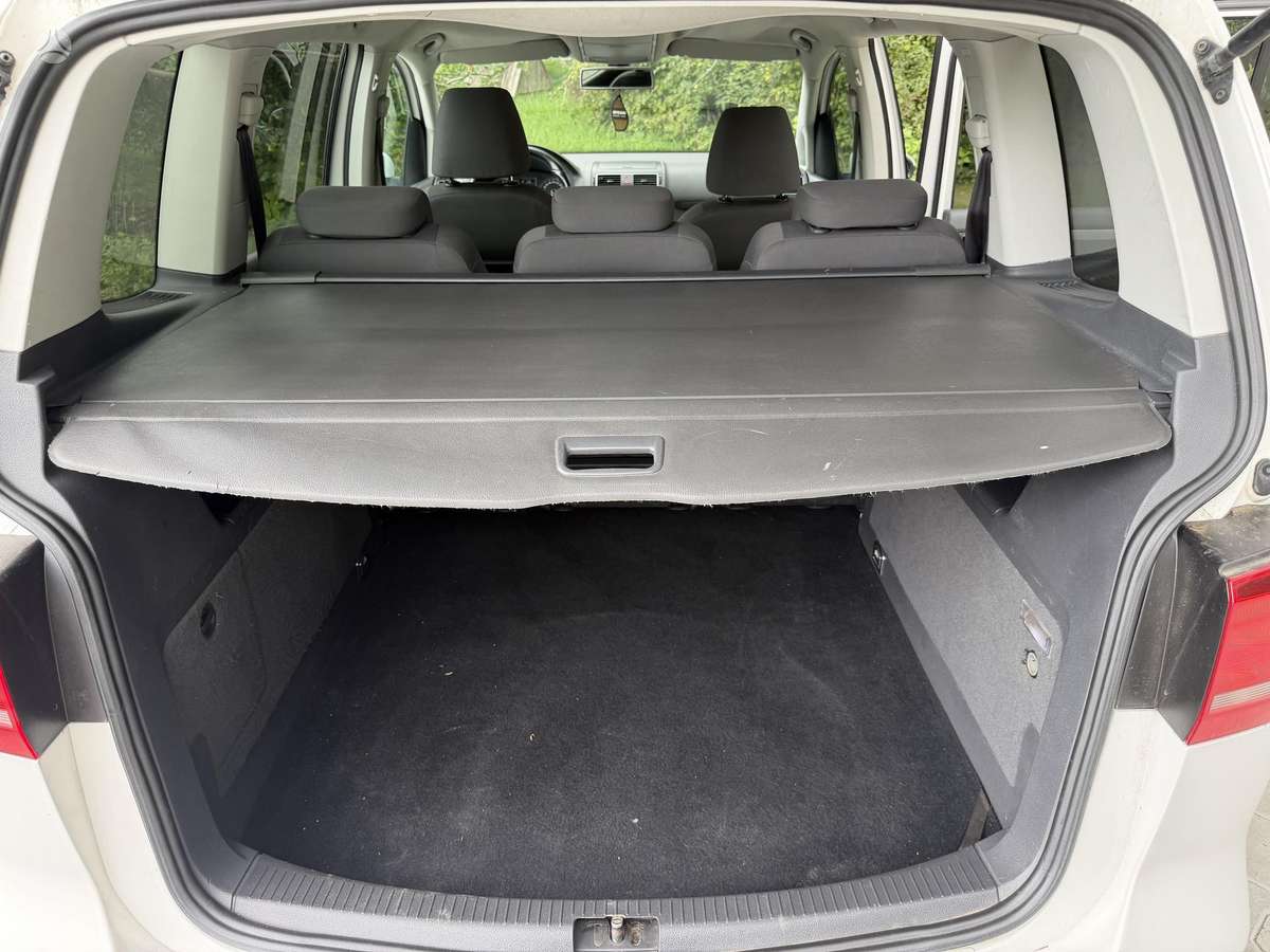 Volkswagen Touran 2011 — photo 20
