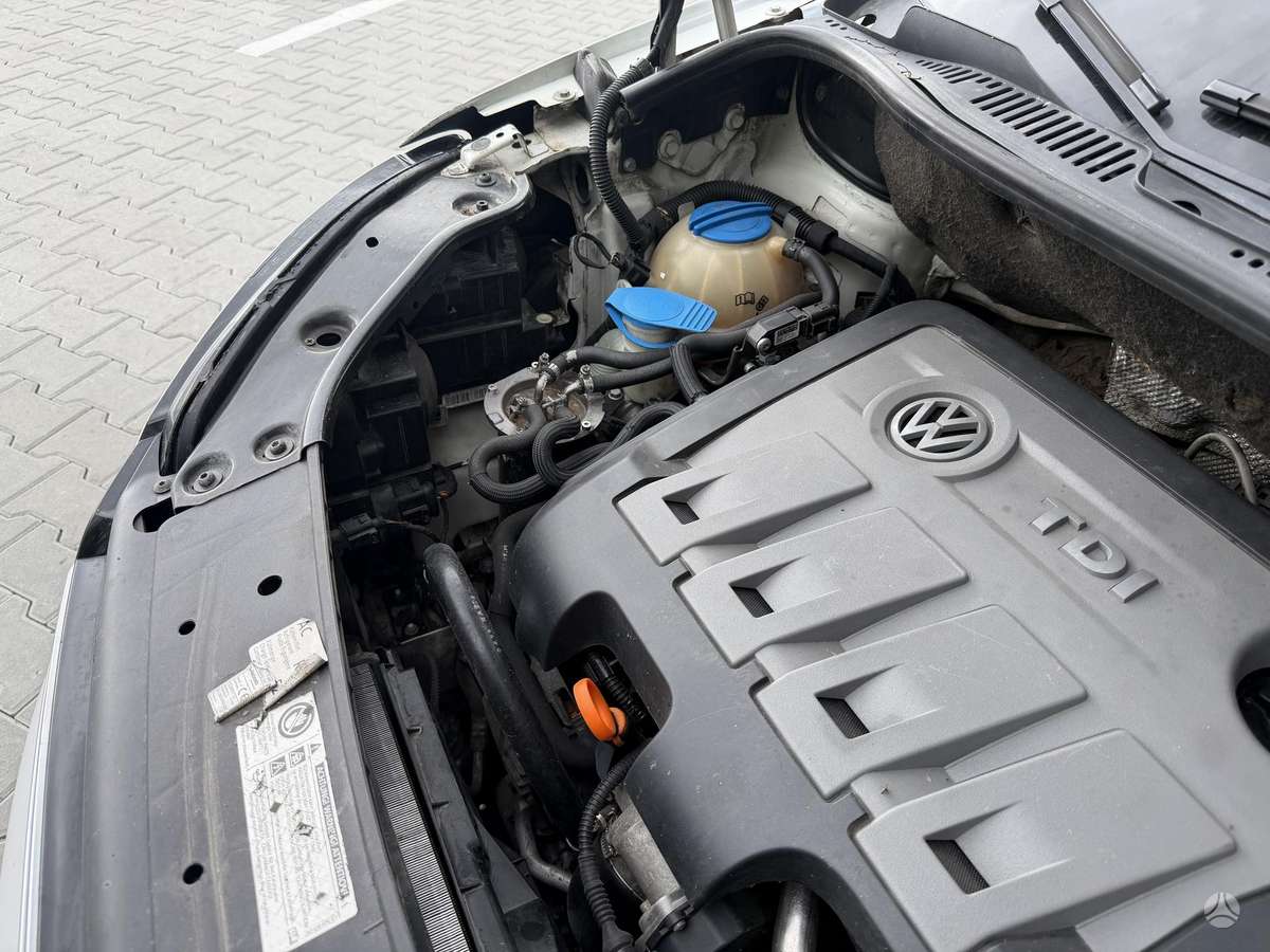 Volkswagen Touran 2011 — photo 30