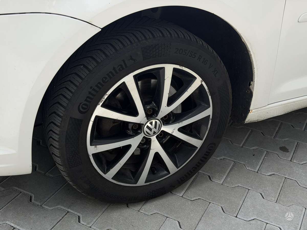 Volkswagen Touran 2011 — photo 32