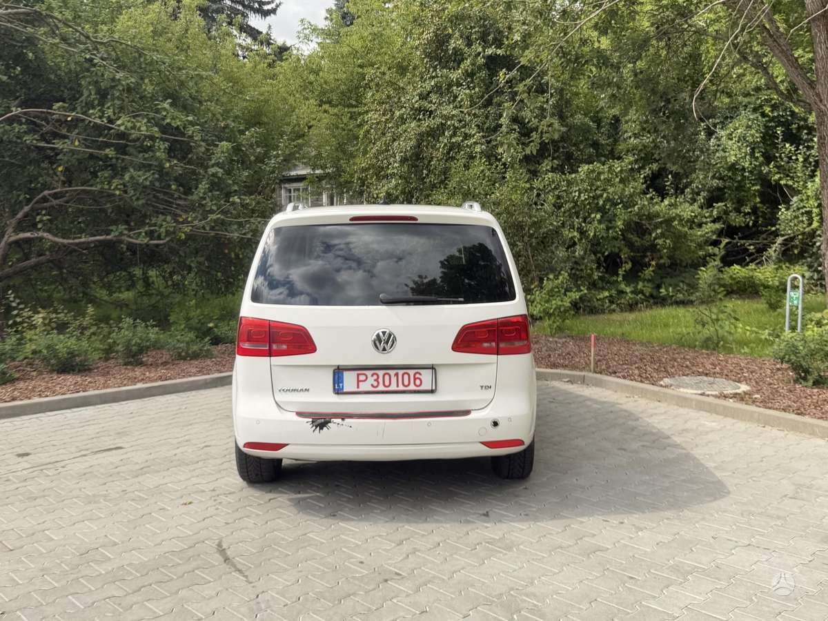 Volkswagen Touran 2011 — engine 1598 cm³, 105 HP (77kW)