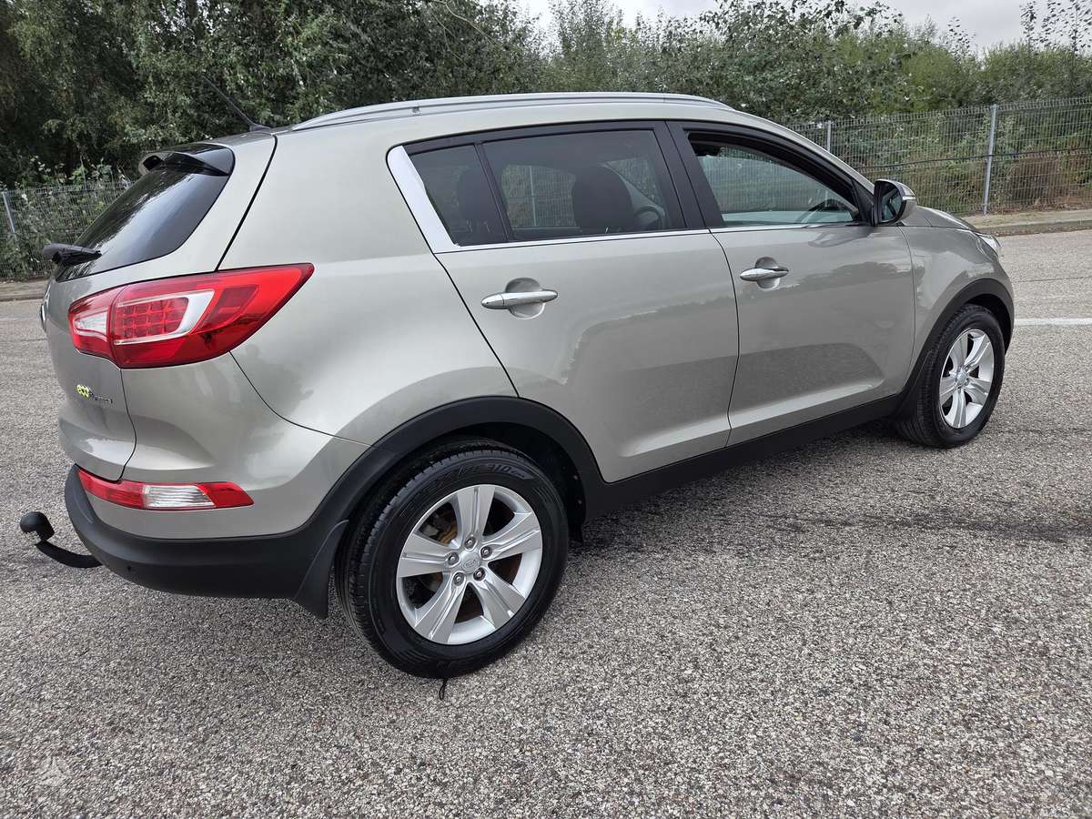 Kia Sportage 2012 — interior