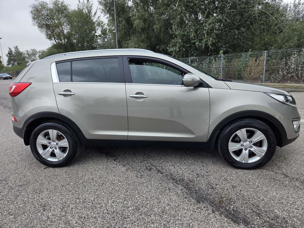Kia Sportage 2012 — engine 1685 cm³, 116 HP (85kW)