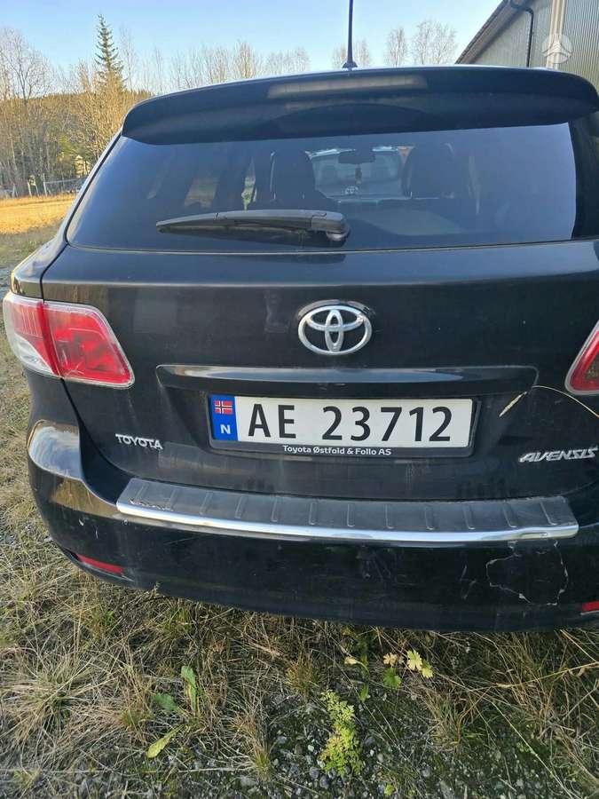 Toyota Avensis 2009 — rear view