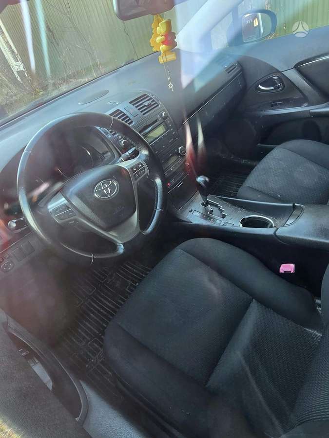 Toyota Avensis 2009 — interior