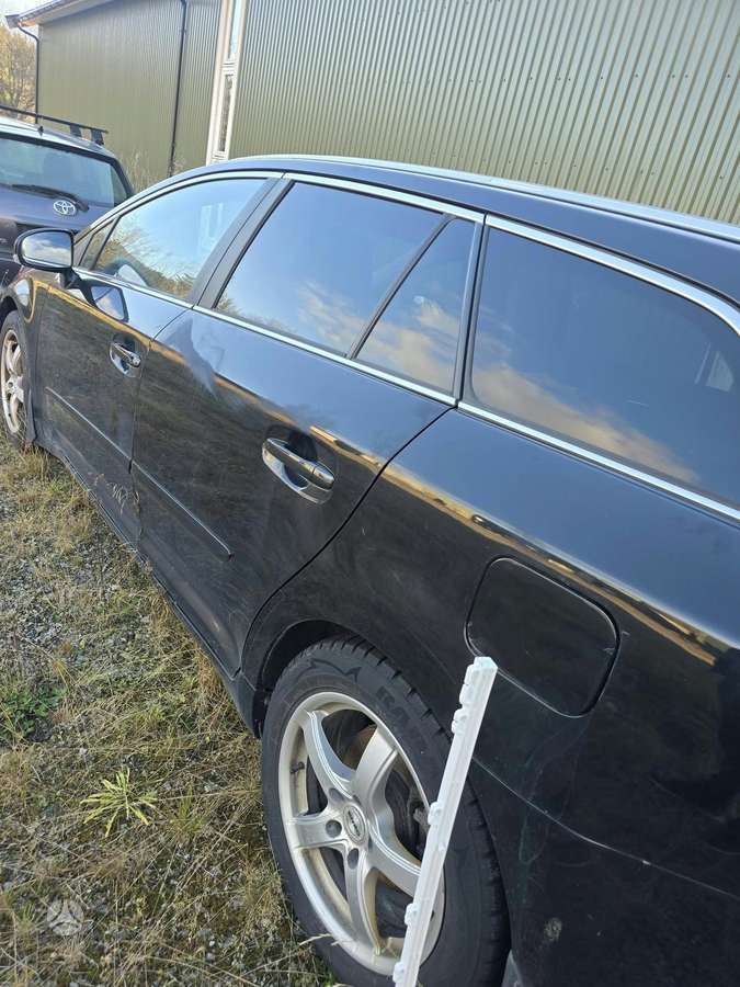 Toyota Avensis 2009 — photo 8