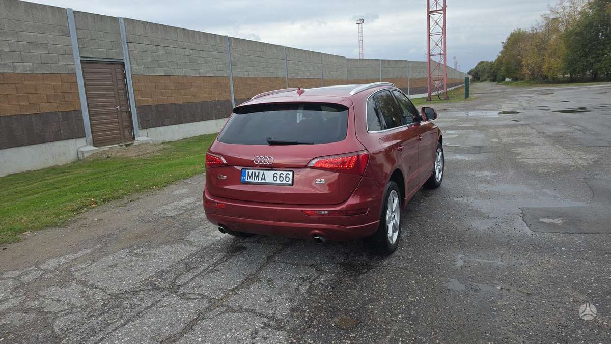 Audi Q5 2009 — салон