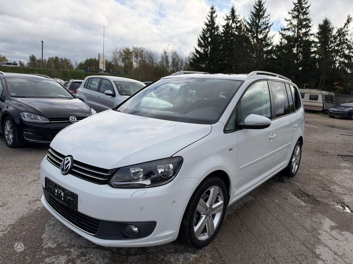 Volkswagen Touran 2014 — rear view