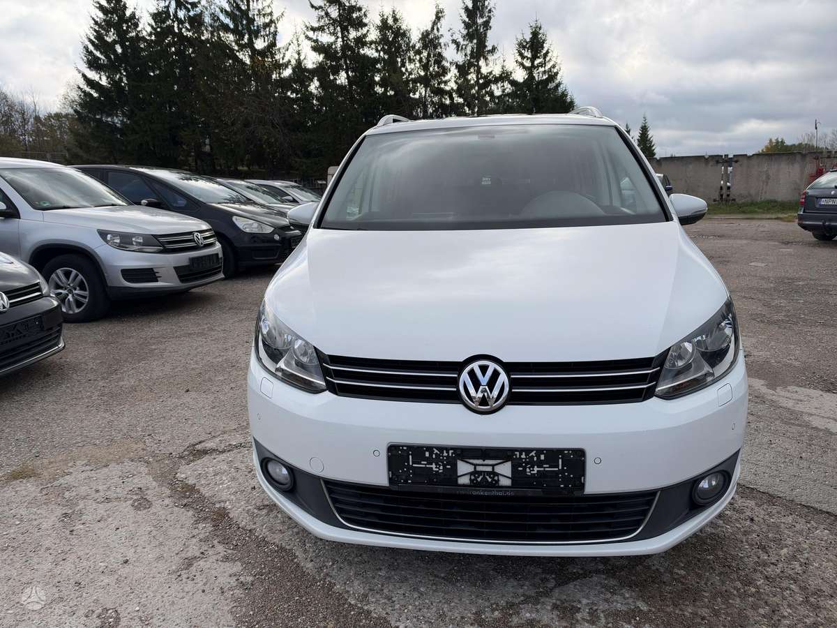 Volkswagen Touran 2014 — interior