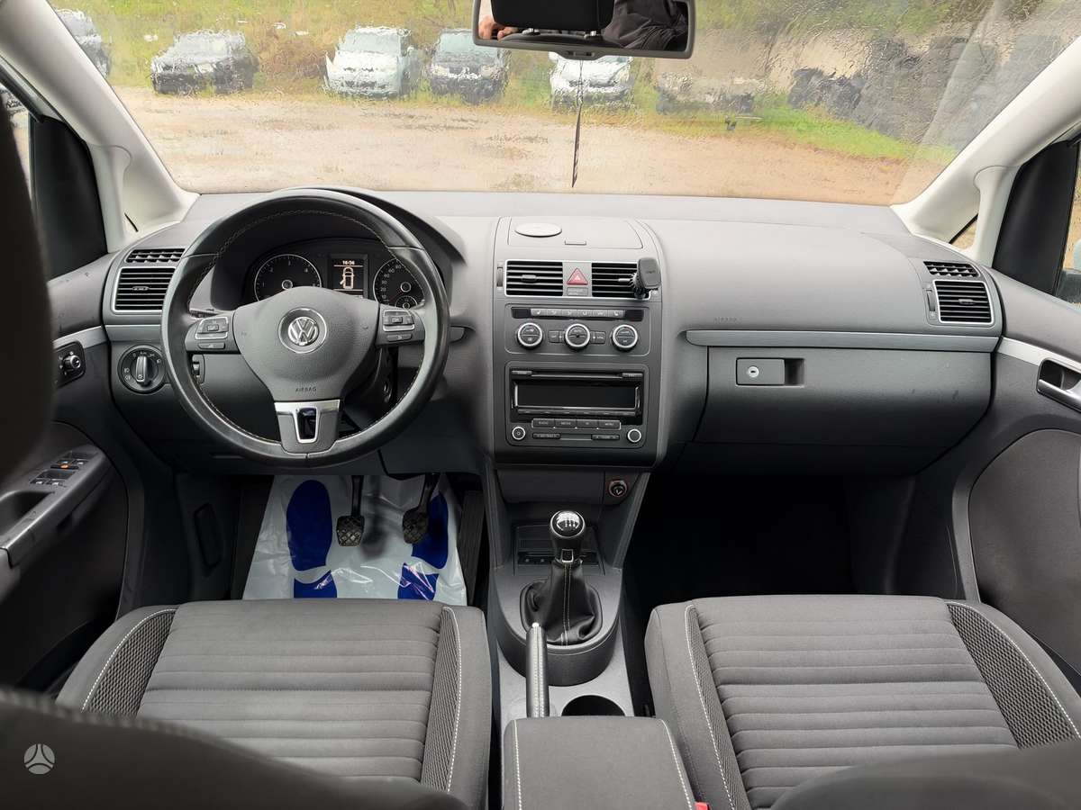 Volkswagen Touran 2014 — photo 9