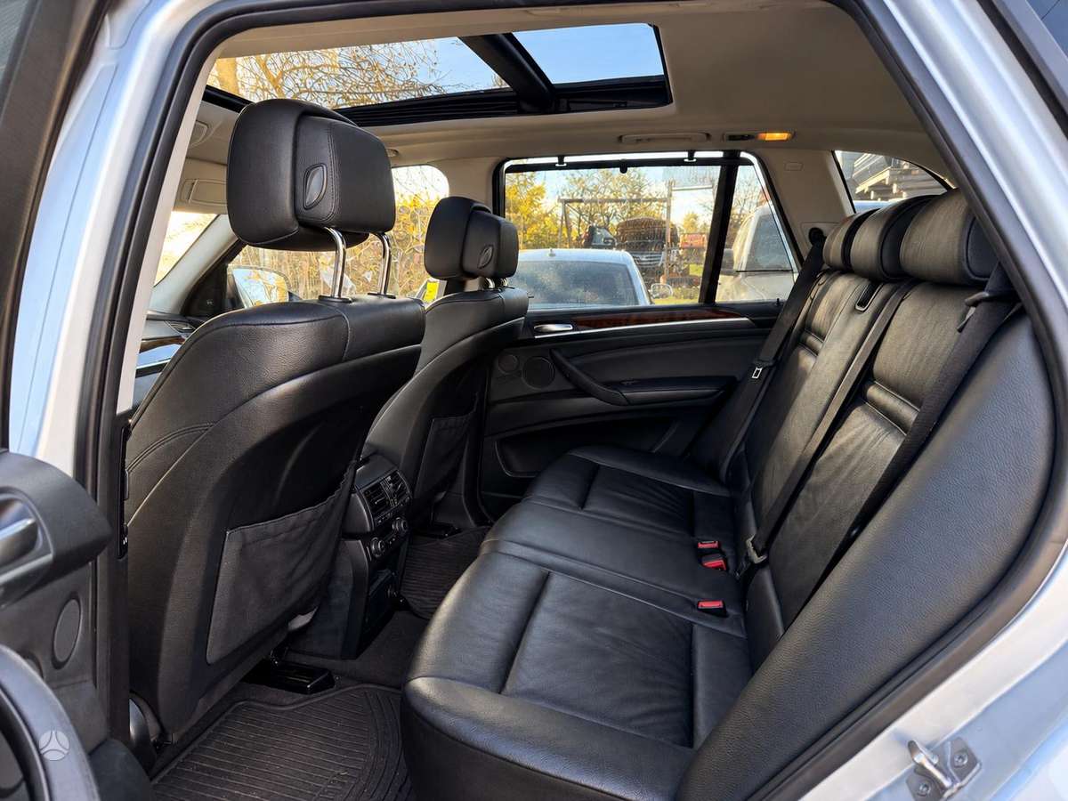 BMW X5 2011 — photo 10