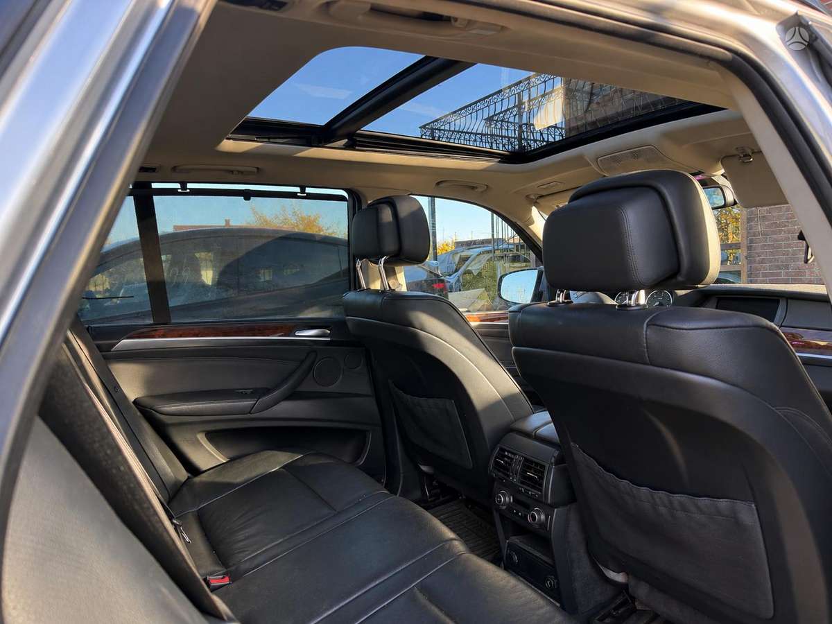 BMW X5 2011 — photo 11