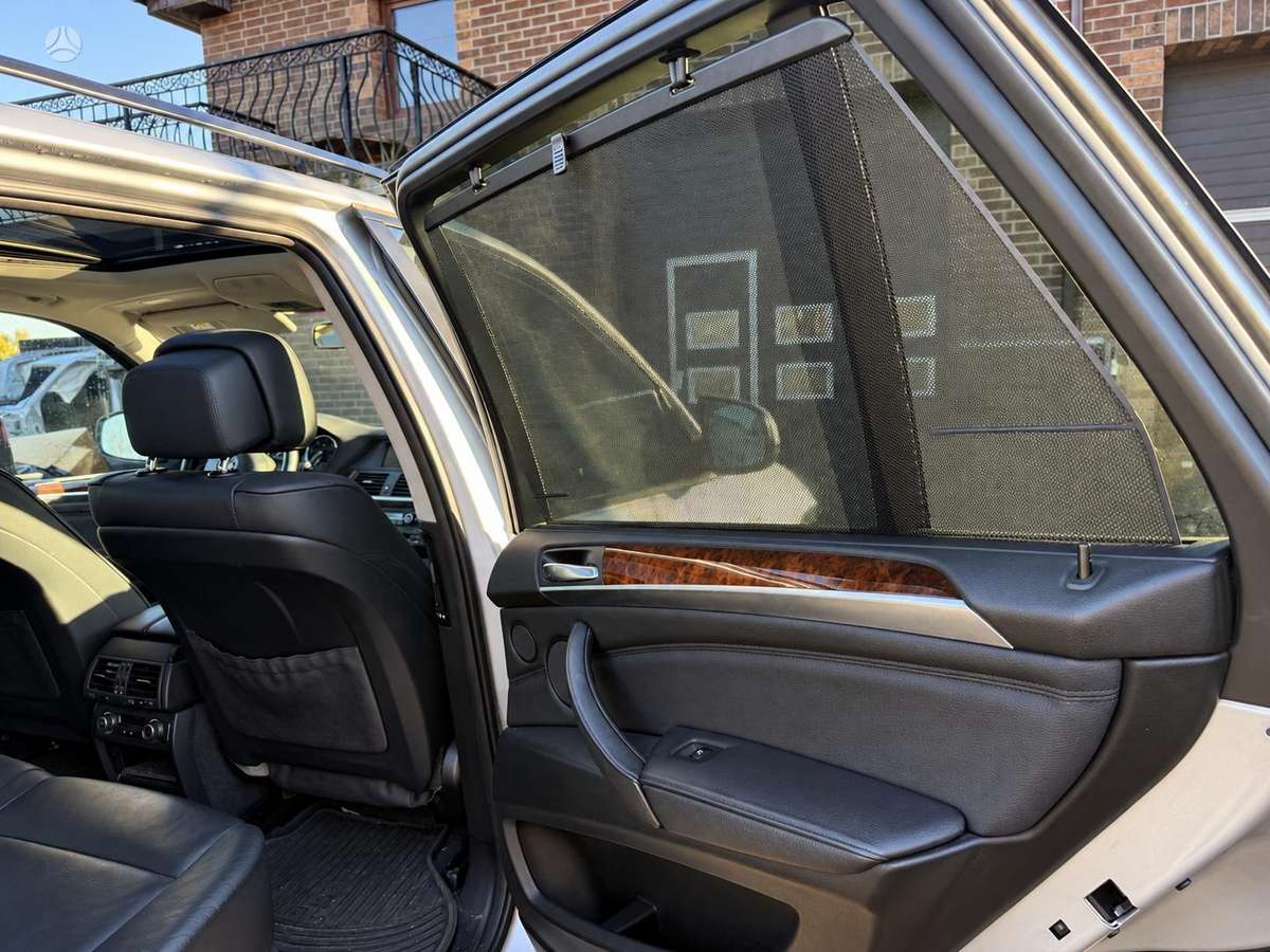 BMW X5 2011 — photo 12