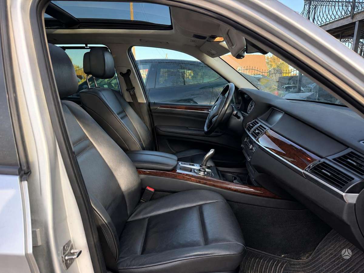 BMW X5 2011 — photo 8