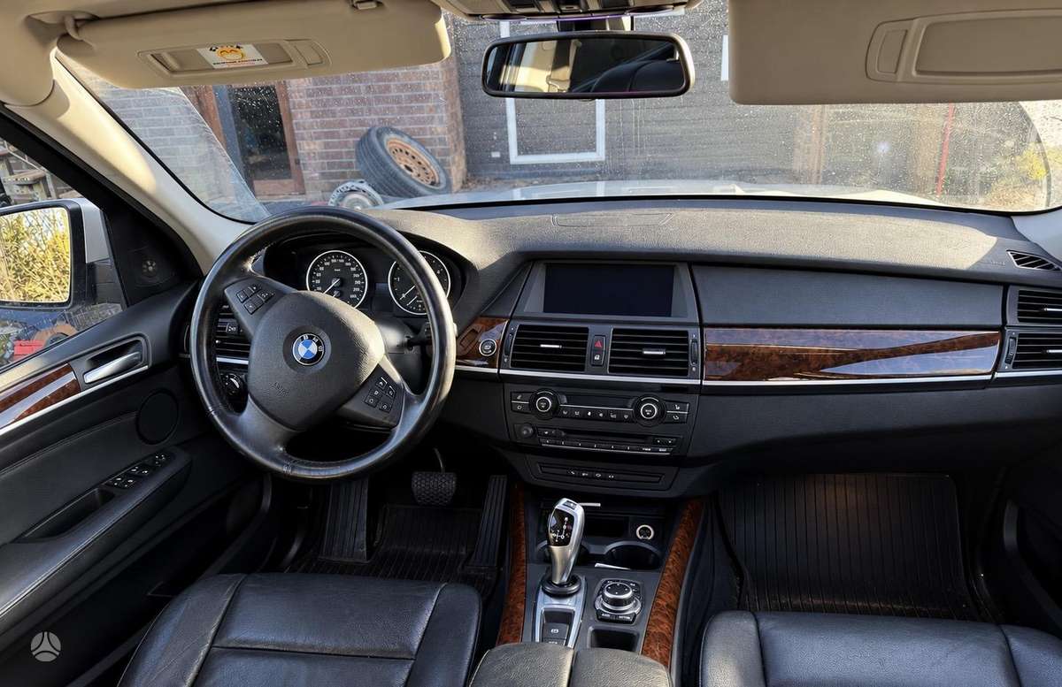 BMW X5 2011 — photo 9