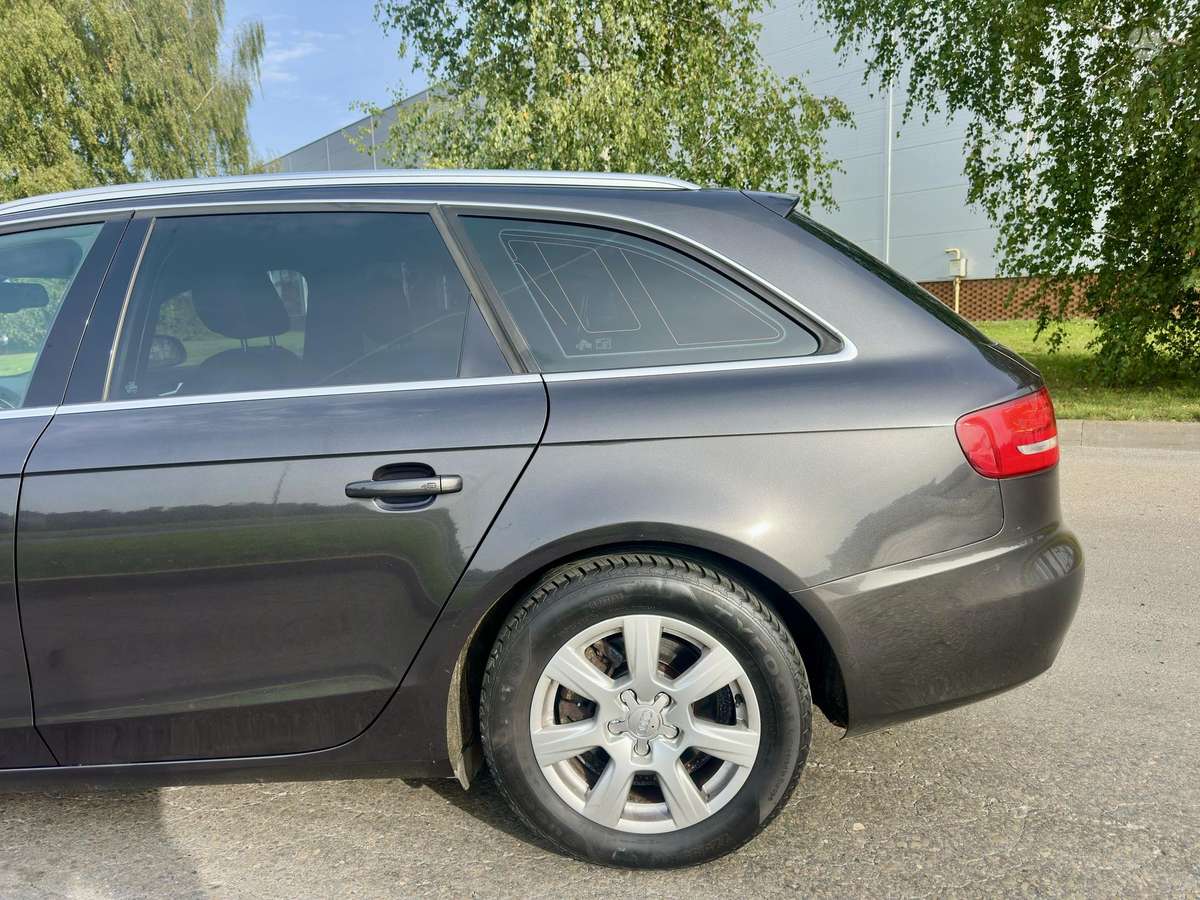 Audi A4 2009 — photo 11
