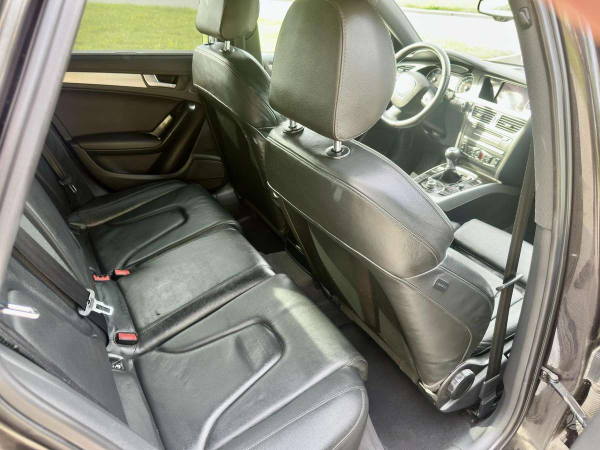 Audi A4 2009 — photo 21