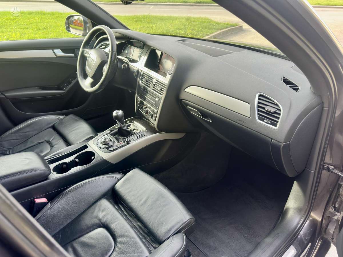 Audi A4 2009 — photo 22