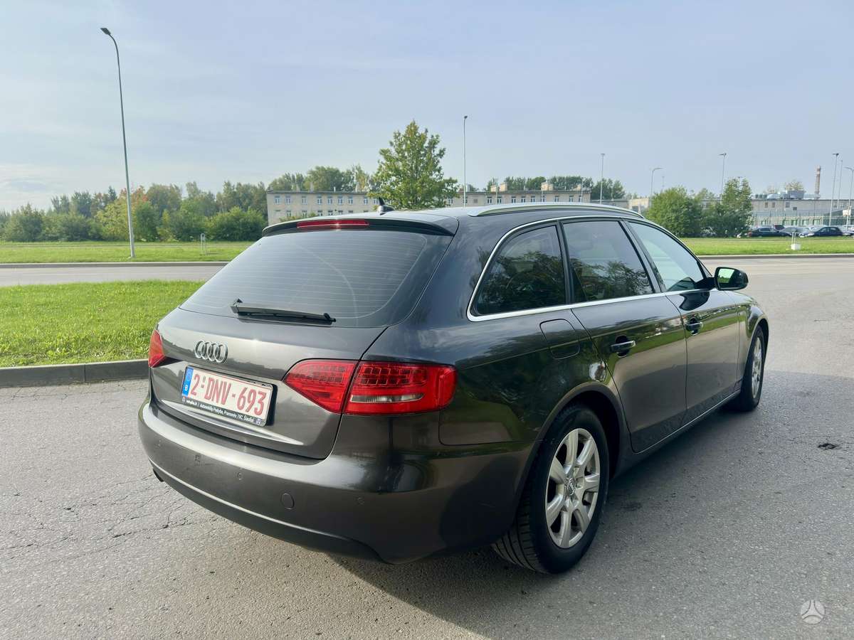 Audi A4 2009 — photo 9
