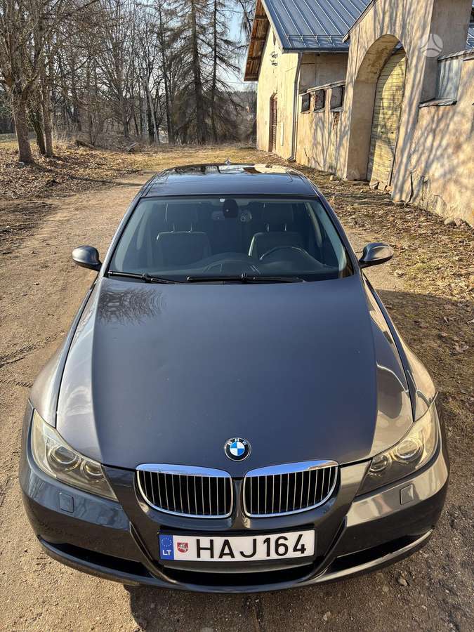 BMW 330 2007 — rear view