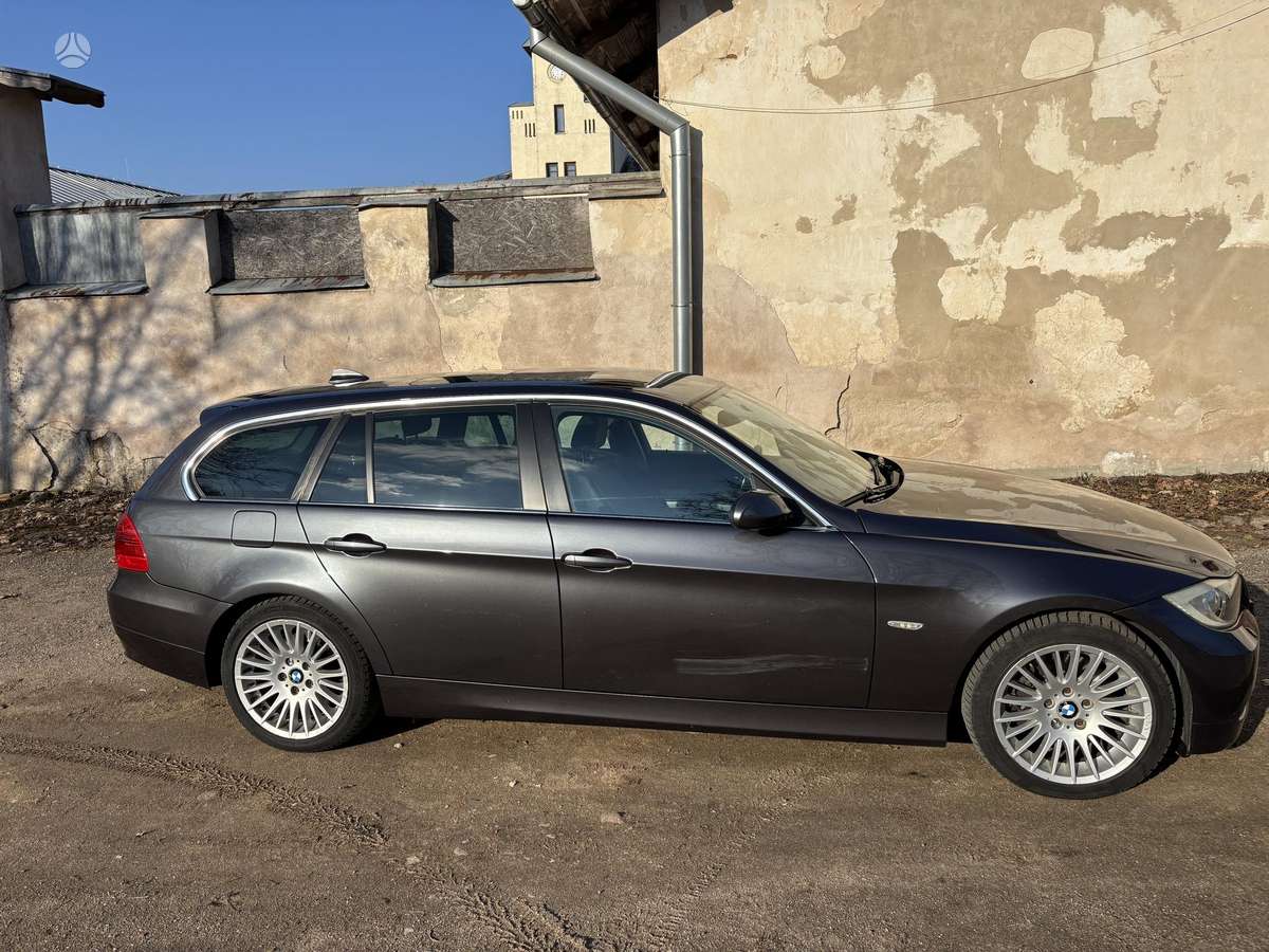 BMW 330 2007 — engine 2993 cm³, 231 HP (170kW)