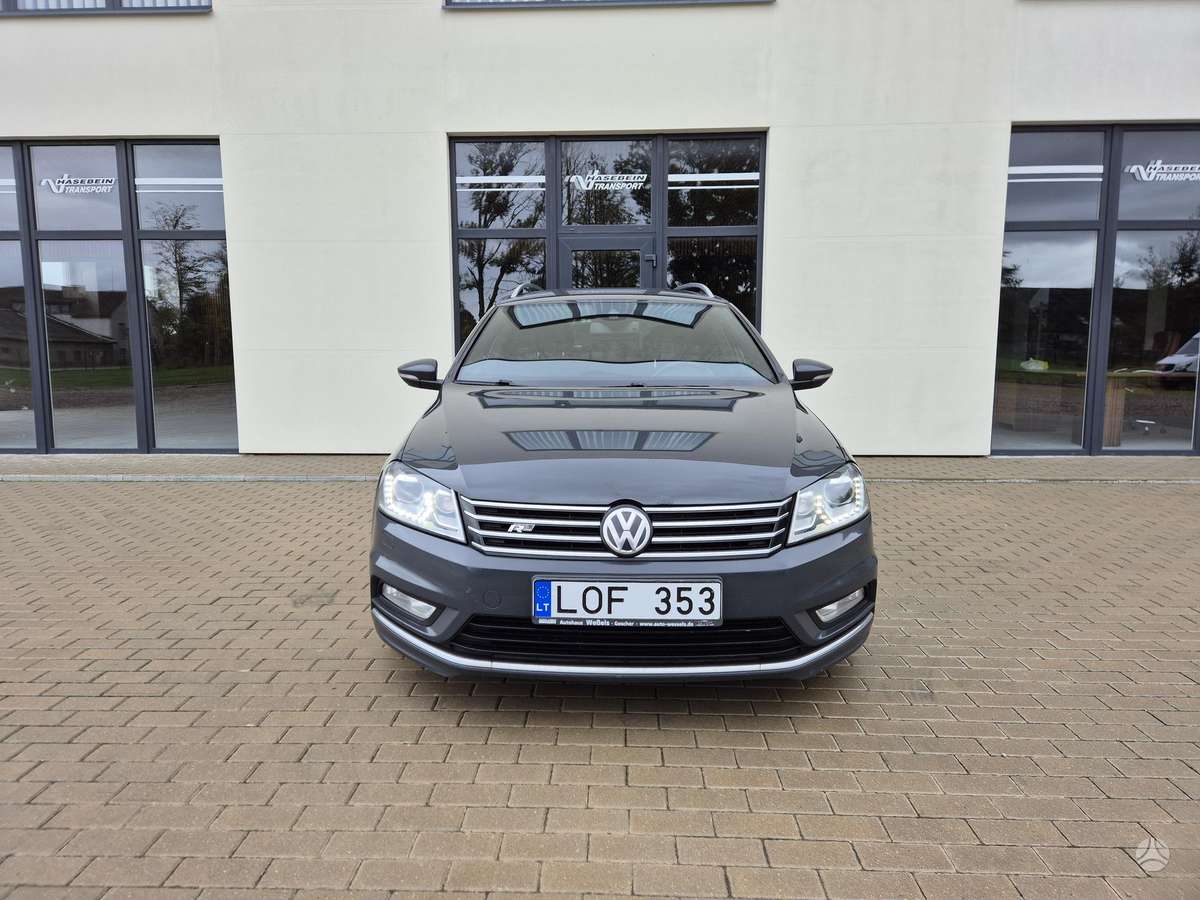 Volkswagen Passat 2013 — rear view